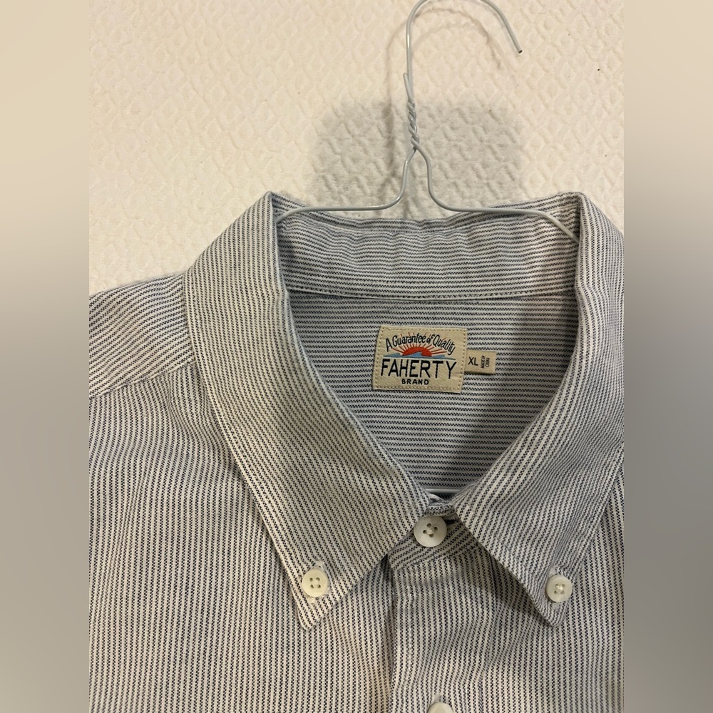 Faherty Men's Blue and White Striped Shirt